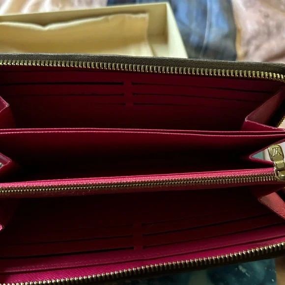 Excellent Condition Louis Vuitton Monogram Wallet